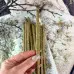 Зелена воскова свічка з корицею, лавровим листом та гвоздикою 20 см