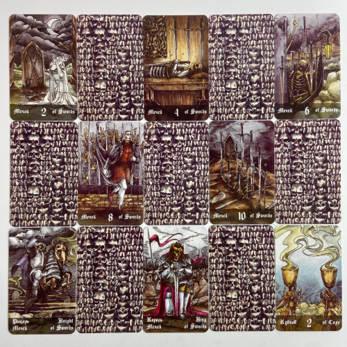 Подарочный набор таро - Кладбищенское таро, книга + карты (Necropolis Tarot)
