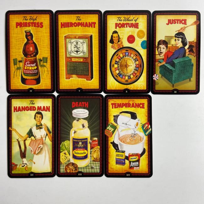 Карти Таро - Домогосподарок, зменшена (The Housewives Tarot) Карти Таро - Домогосподарок, зменшена (The Housewives Tarot)