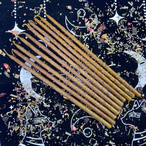 Желтая маканая восковая свеча с сиренью, 27 см