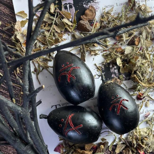 Восковая черная свеча - Черные яйца с полынью для ритуала очистки, набор 3 шт (6 см) Восковая черная свеча - Черные яйца с полынью для ритуала очистки, набор 3 шт (6 см)